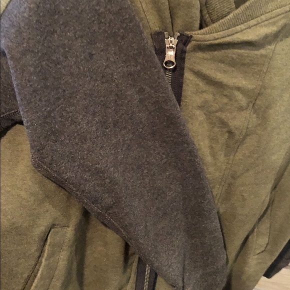 Lululemon Athletica Mula 10 green & grey asymmetrical zip jacket with pockets - Picture 11 of 12